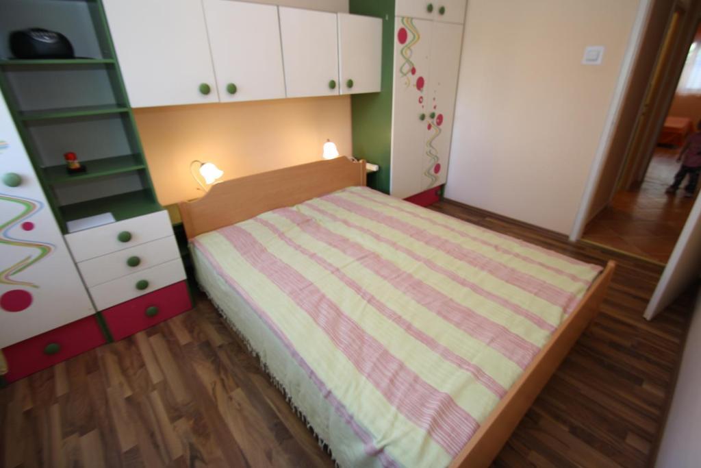 Tena With Private Parking Apartment Pula
