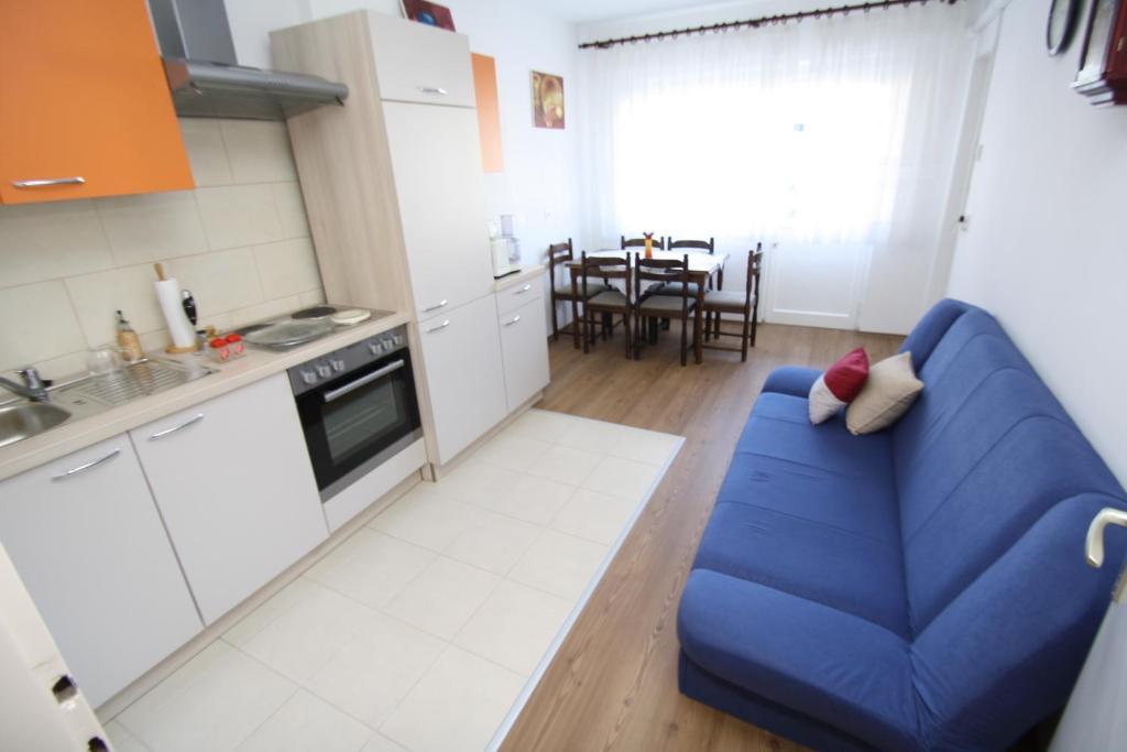 Tena With Private Parking Apartment Pula