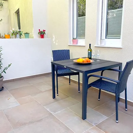 Apartments Tena With Private Parking Pula Exterior photo