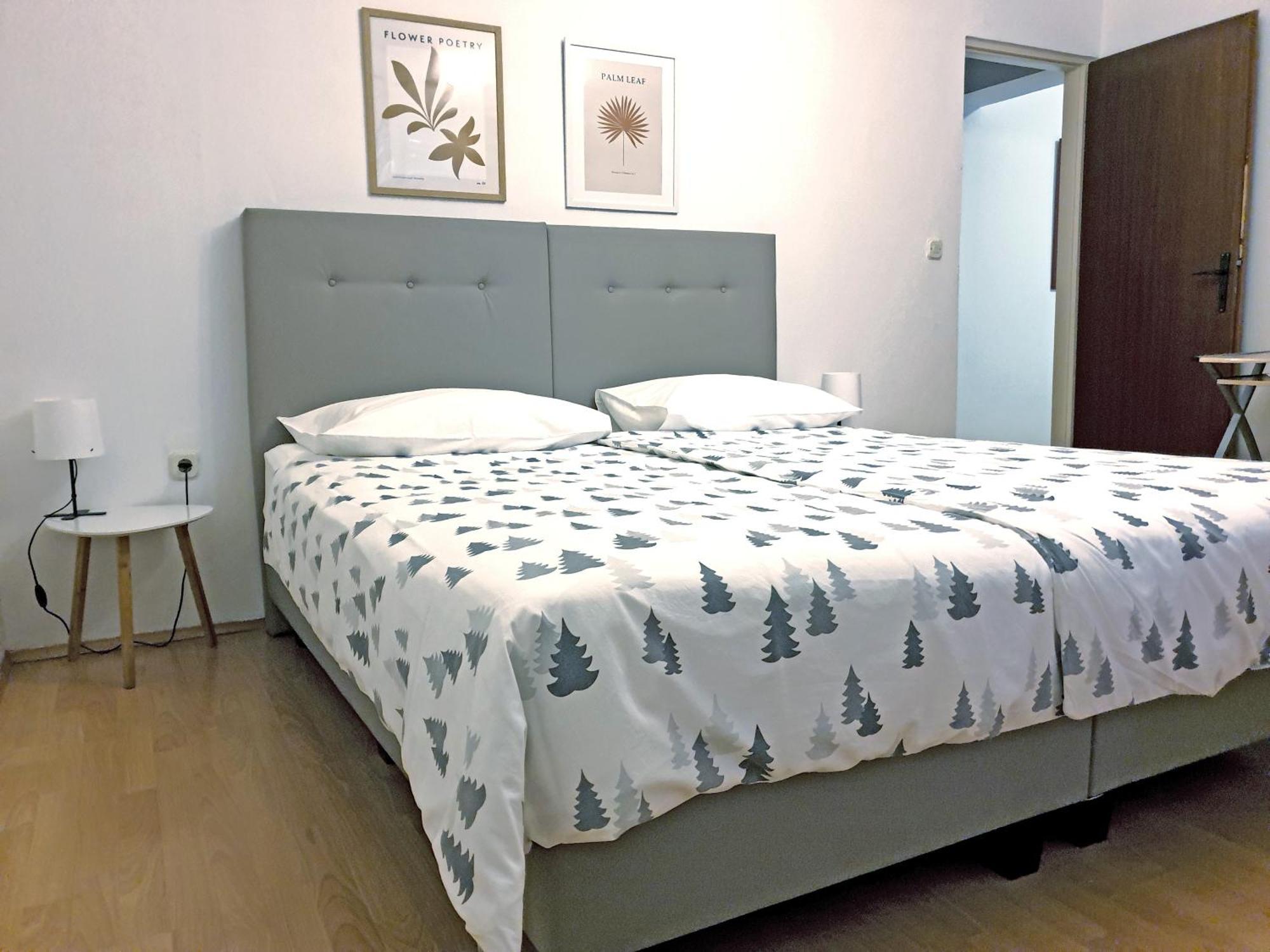 Tena With Private Parking Apartment Pula
