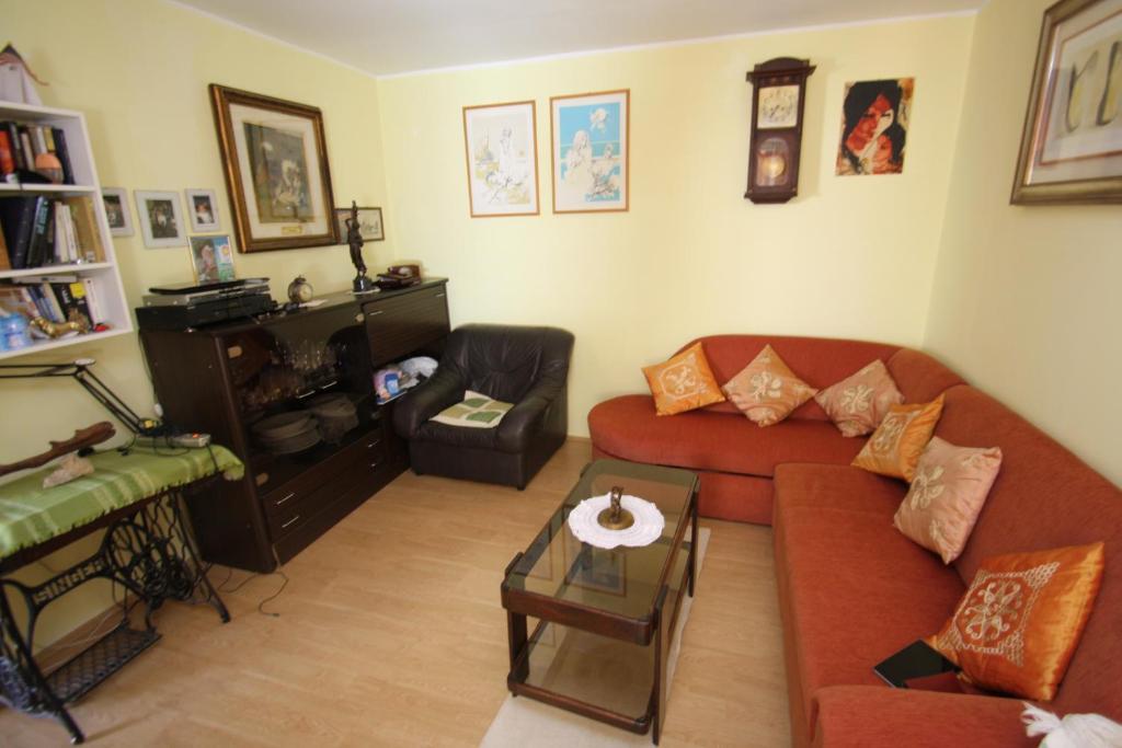 Tena With Private Parking Apartment Pula
