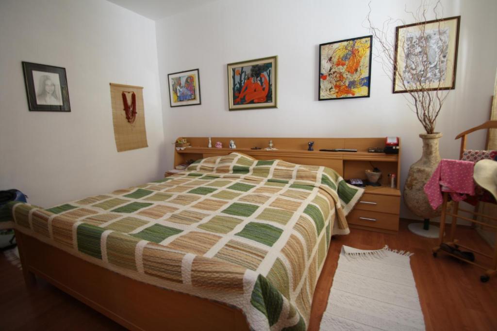 Tena With Private Parking Apartment Pula