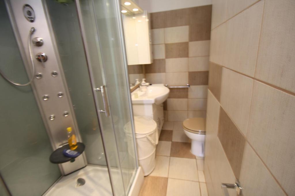 Tena With Private Parking Apartment Pula